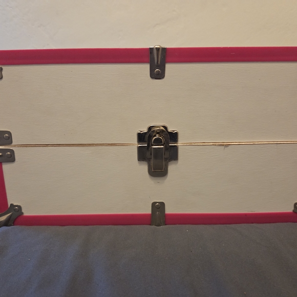 JEM Pink and White Decorative Box - Picture 3 of 3